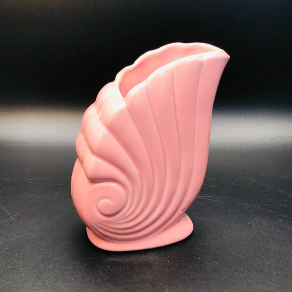 USA Pottery Dusty Rose Nautilus Shell Bud Vase Tropical Coastal Golden Girls - Picture 1 of 12